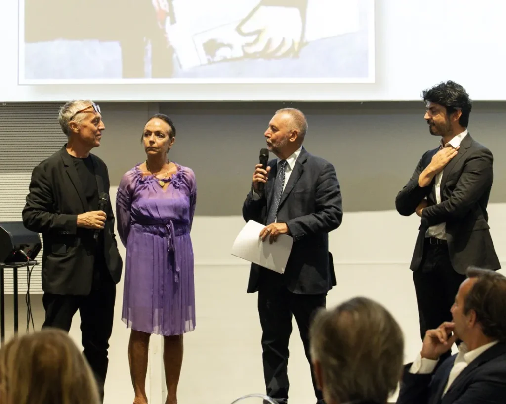 Giornalisti premiati durante la cerimonia del Premiolino 2022 a Milano
