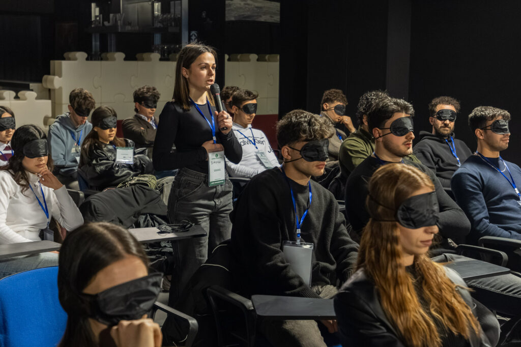 studenti ascolto radio immaginazione radiocronaca esperienza sensoriale corso radio